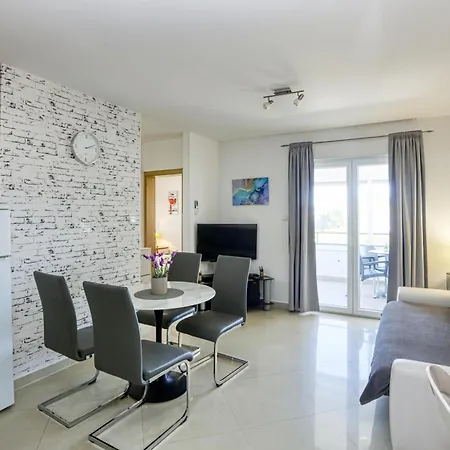 Apartamento By The Sea Pirovac, Sibenik - 15659